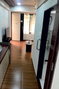 Suite entrance hallway with wooden flooring